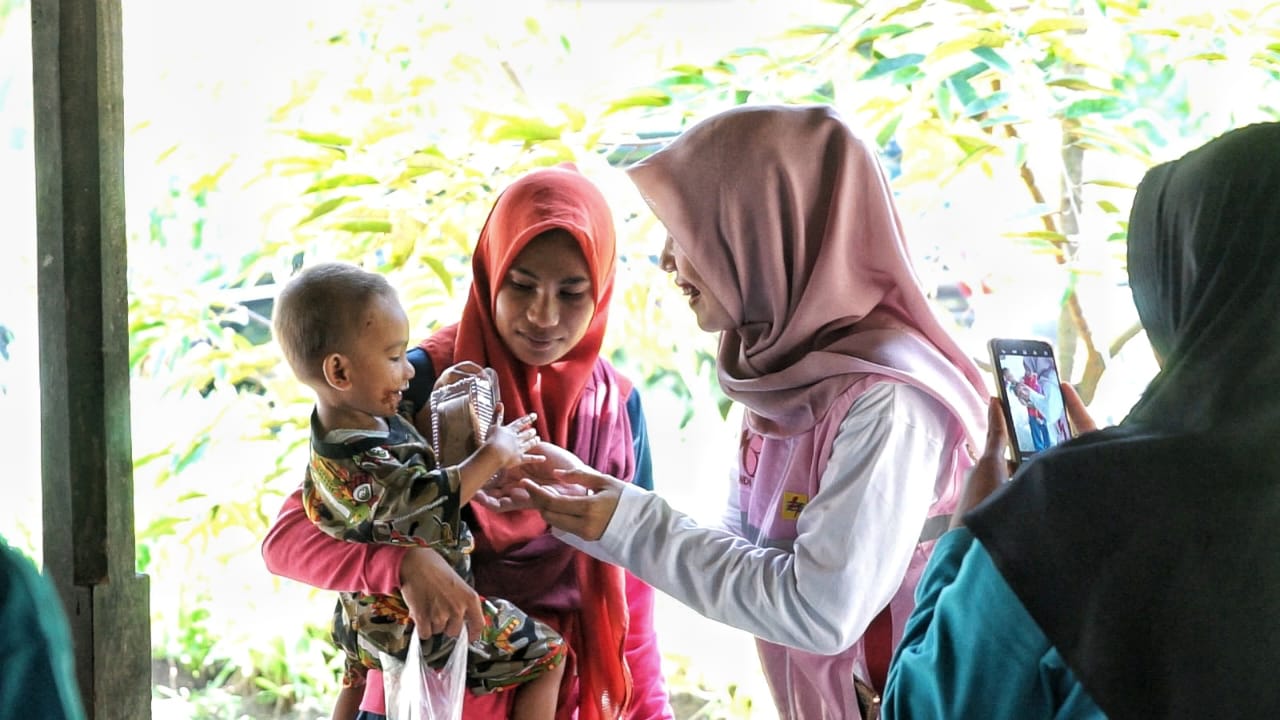 Srikandi PLN Aktif Cegah Stunting, Ratusan Anak NTB Kini Nikmati Makanan Bergizi dan Tumbuh Sehat