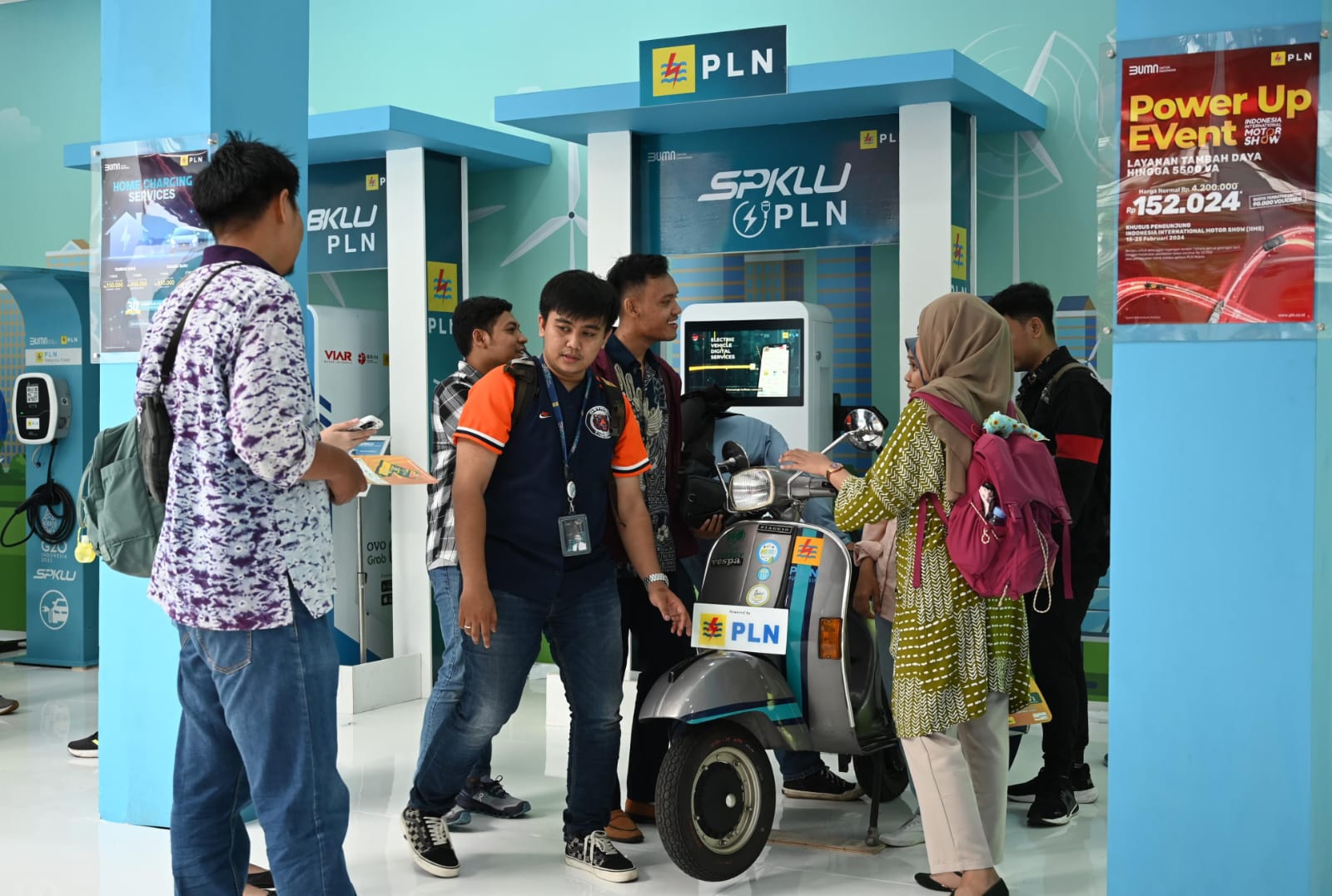 Kunjungi Booth PLN di IIMS 2024, Penggiat Otomotif Sebut Infrastruktur EV Kian Masif