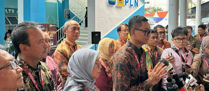 PLNE Memimpin Revolusi Kendaraan Listrik di Indonesia di Acara IIMS 2024