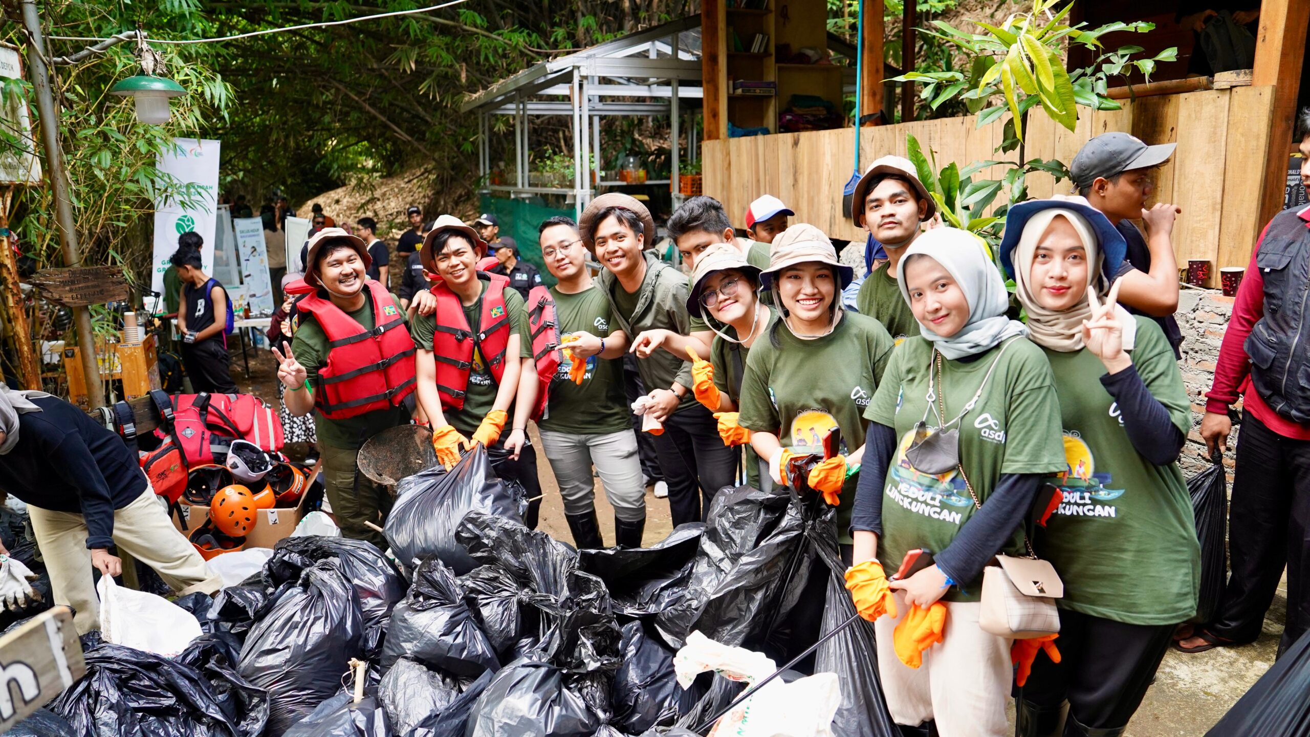 ASDP dan Komunitas Ciliwung Bersatu Lawan Sampah: Aksi Nyata Menjaga Kelestarian Sungai Ciliwung