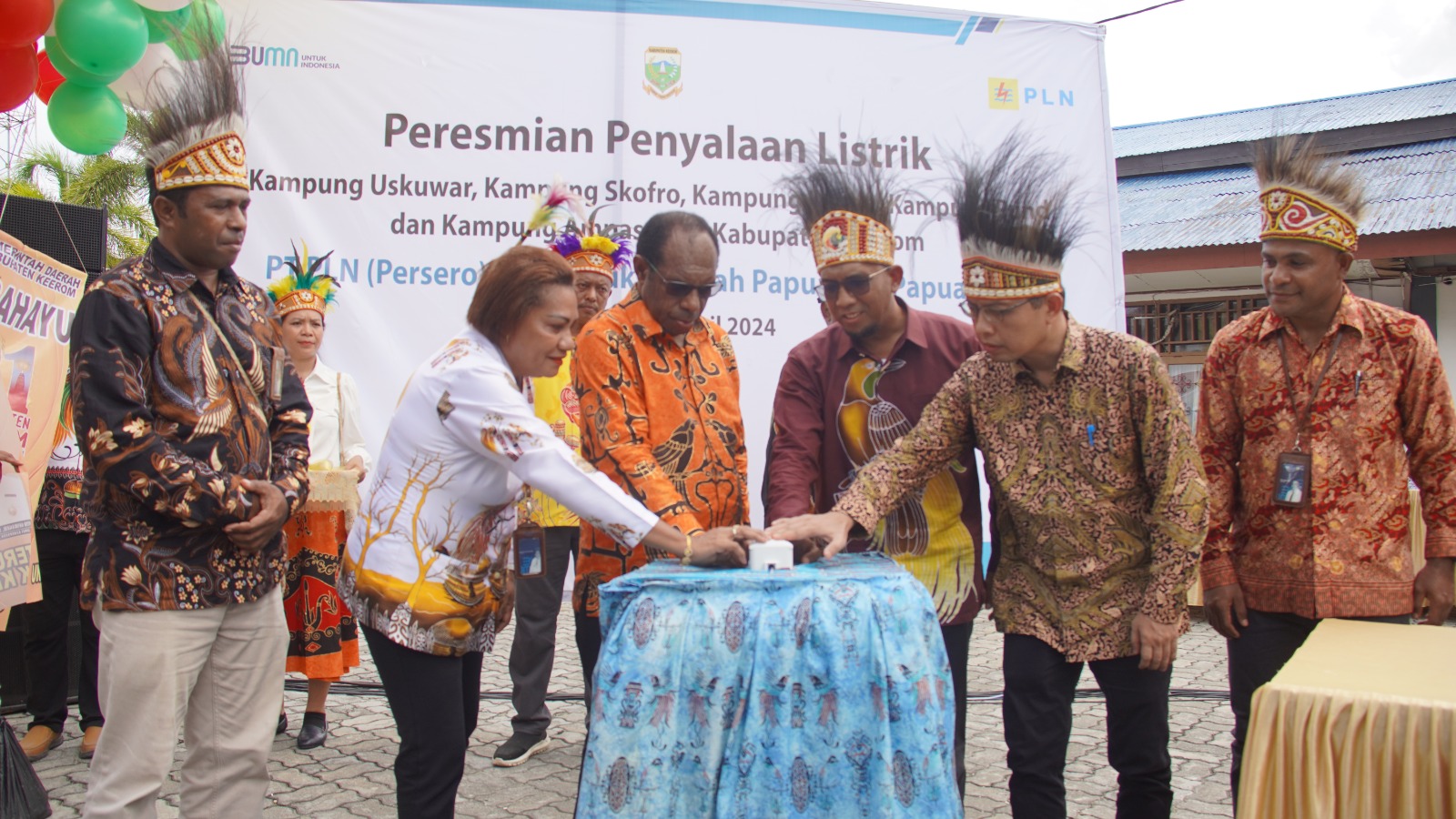 Tembus Akses Menantang, PLN Berhasil Listriki Lima Kampung Di Keerom, Papua