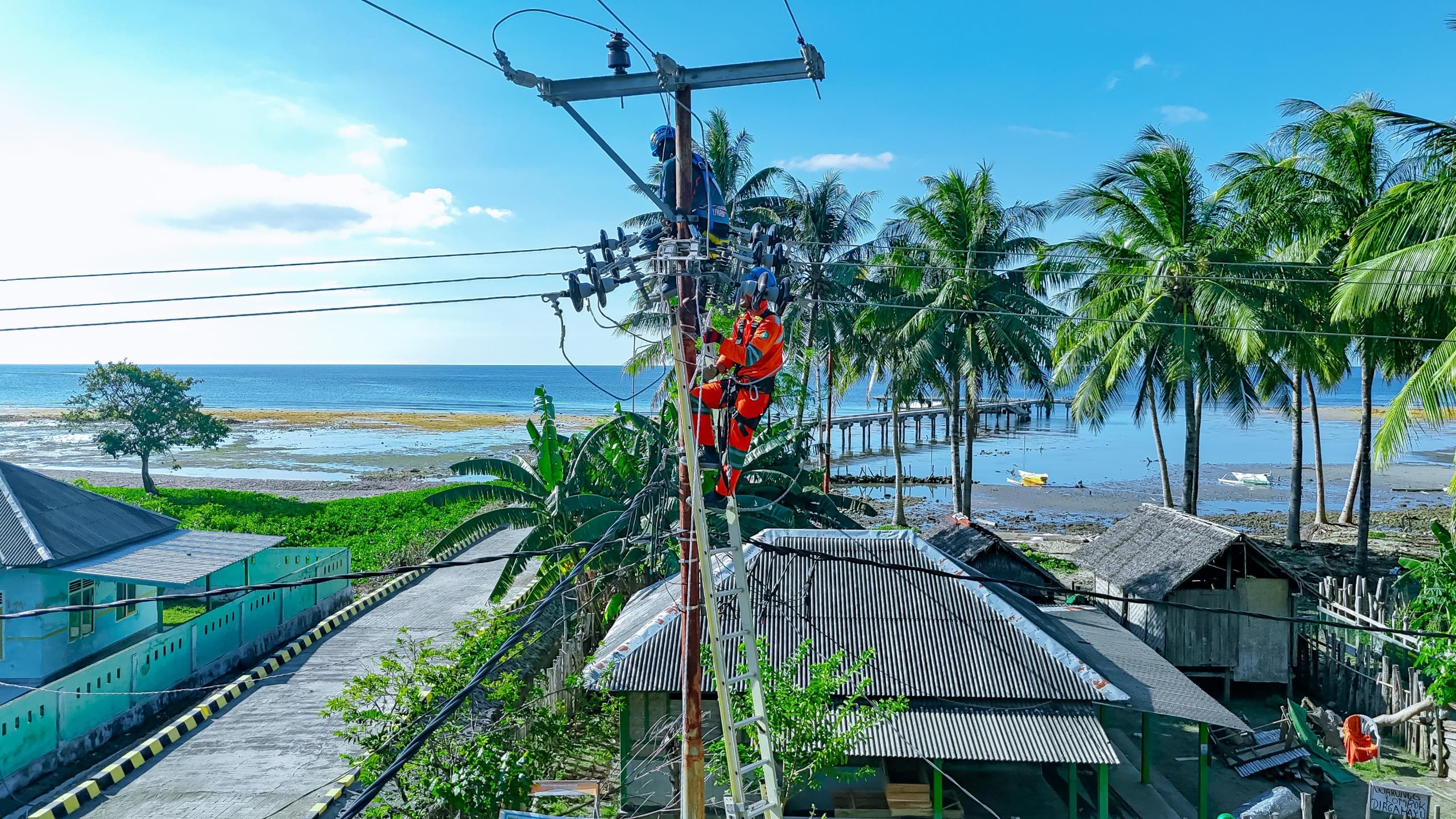 Selamat Tinggal Listrik 12 Jam, Kini Seluruh Desa di NTB Punya Listrik PLN 24 Jam