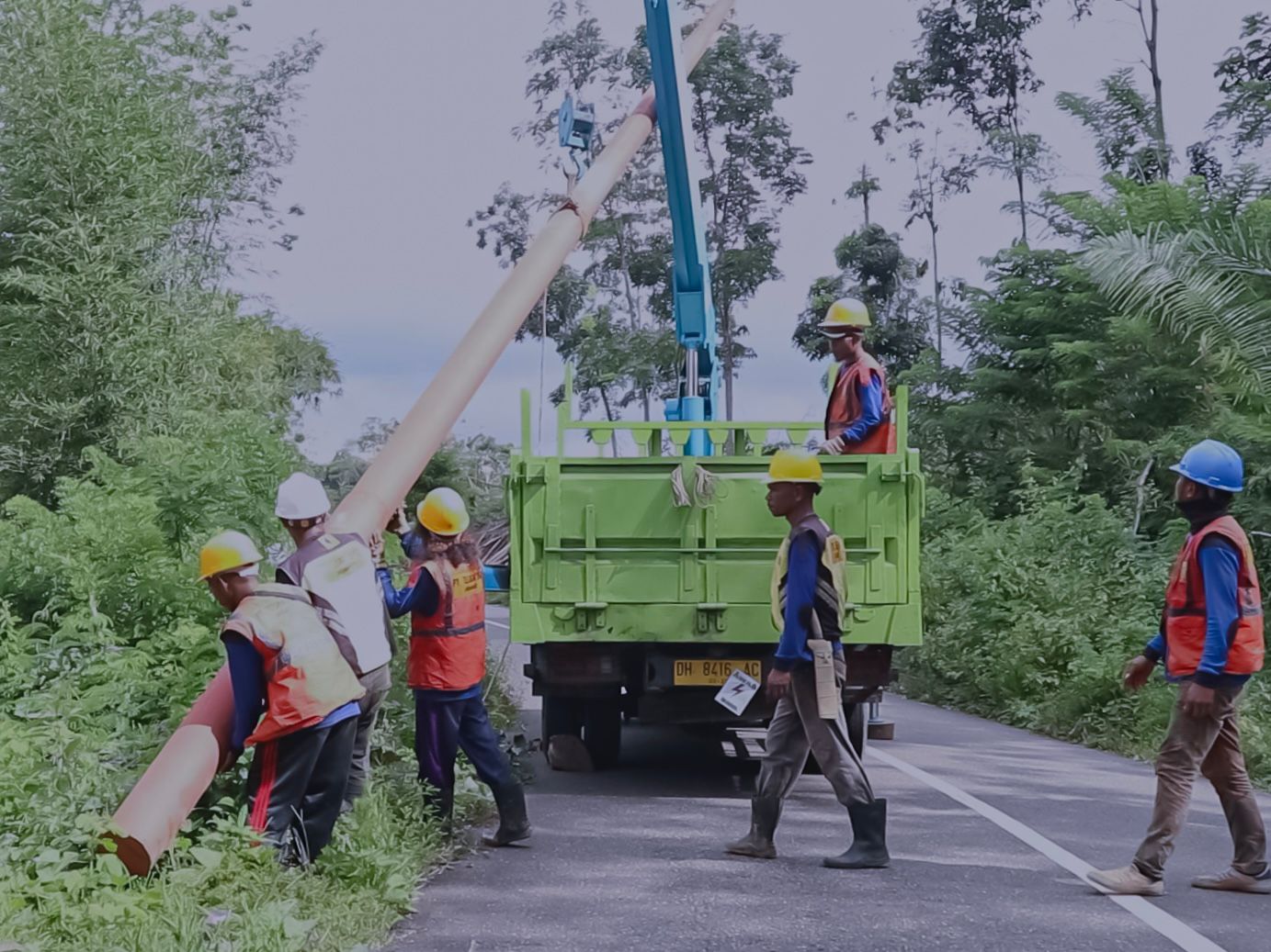 Bangun Jaringan Baru, PLN Berhasil Tembus 4 Desa di Pelosok NTT dengan Listrik 24 Jam!