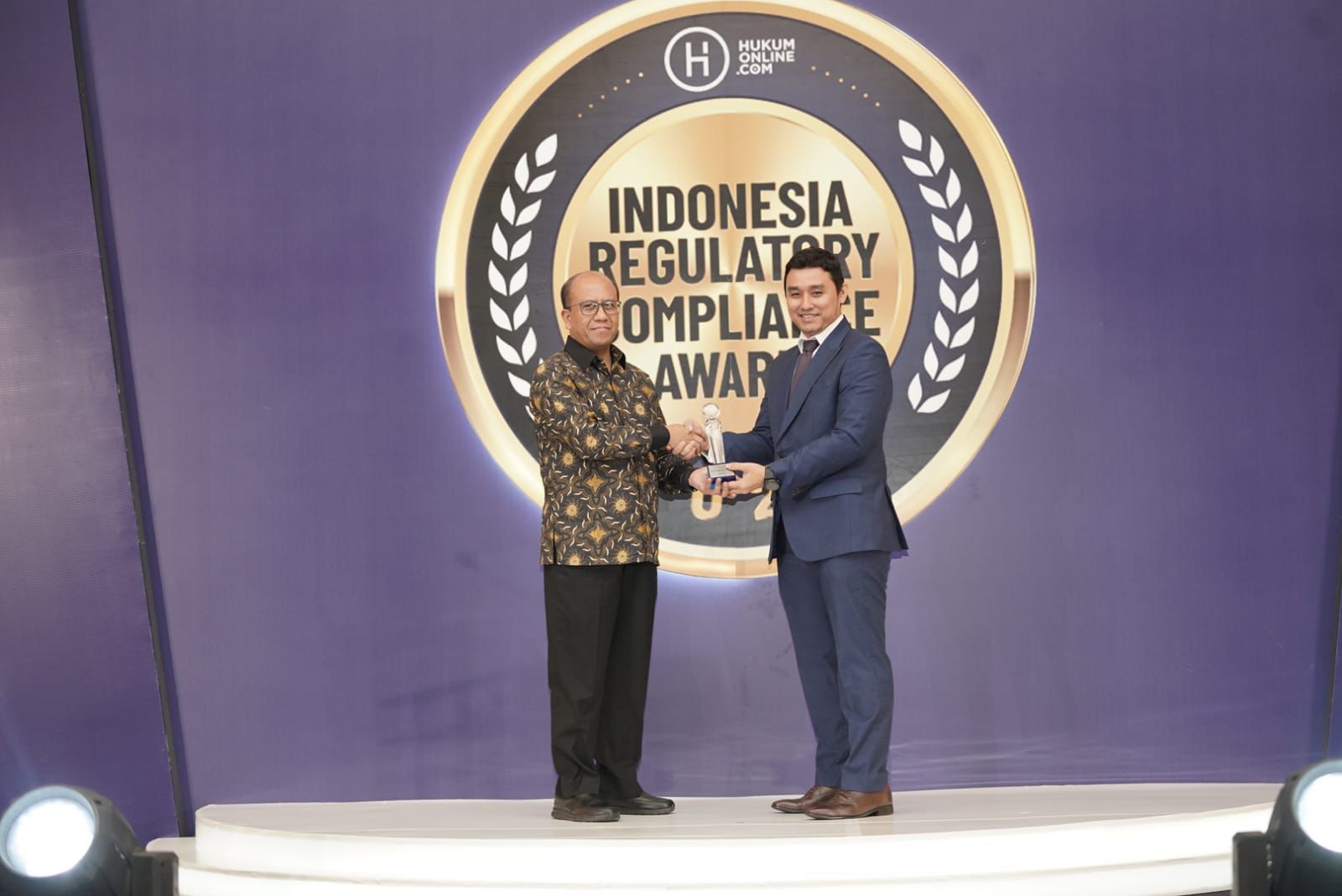 PLN Group Borong 5 Penghargaan dalam Indonesia Regulatory Compliance Awards 2024