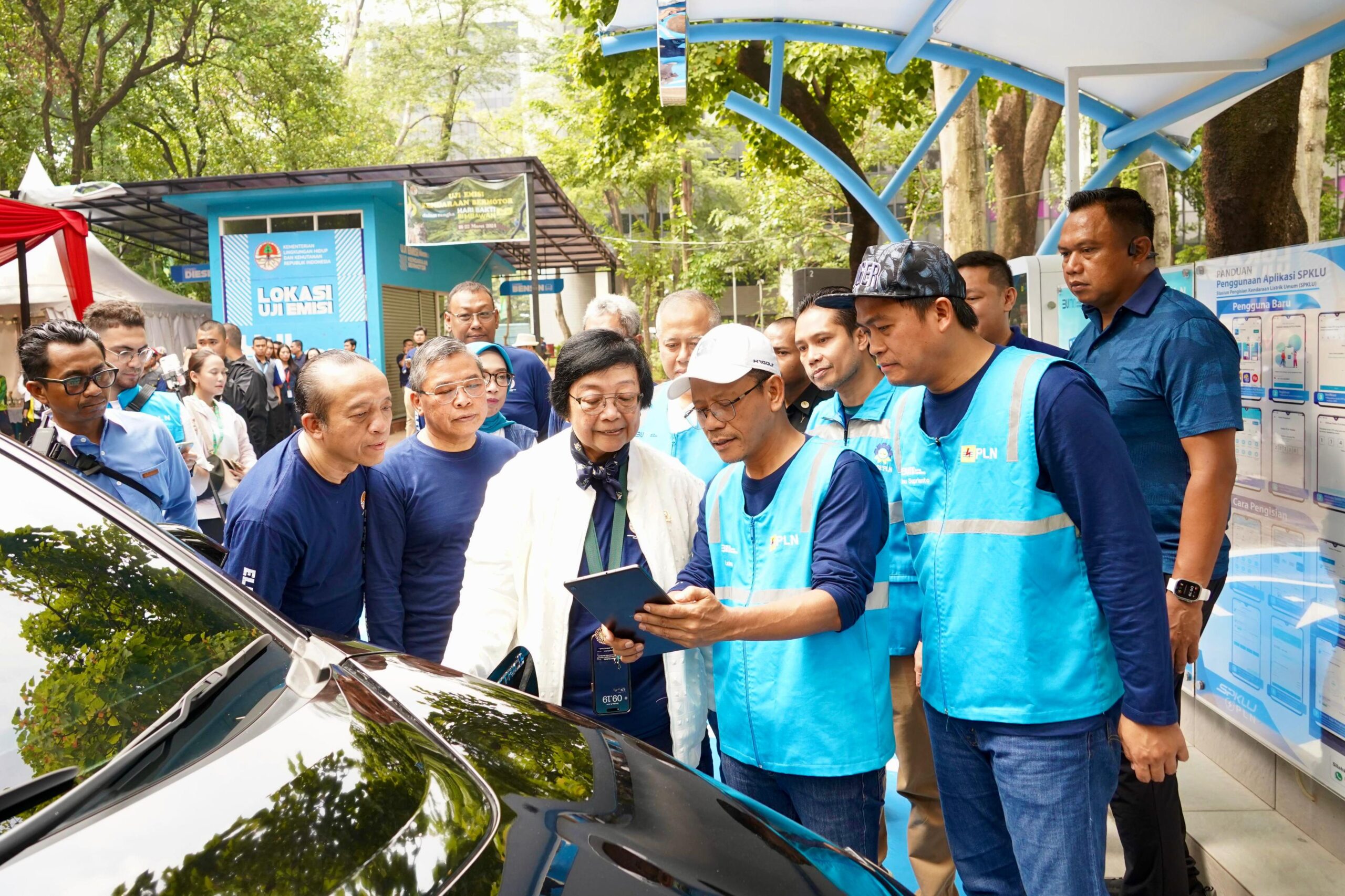 Dukung Penggunaan Energi Ramah Lingkungan, PLN-KLHK Resmikan SPKLU Hingga Konvoi Motor Listrik