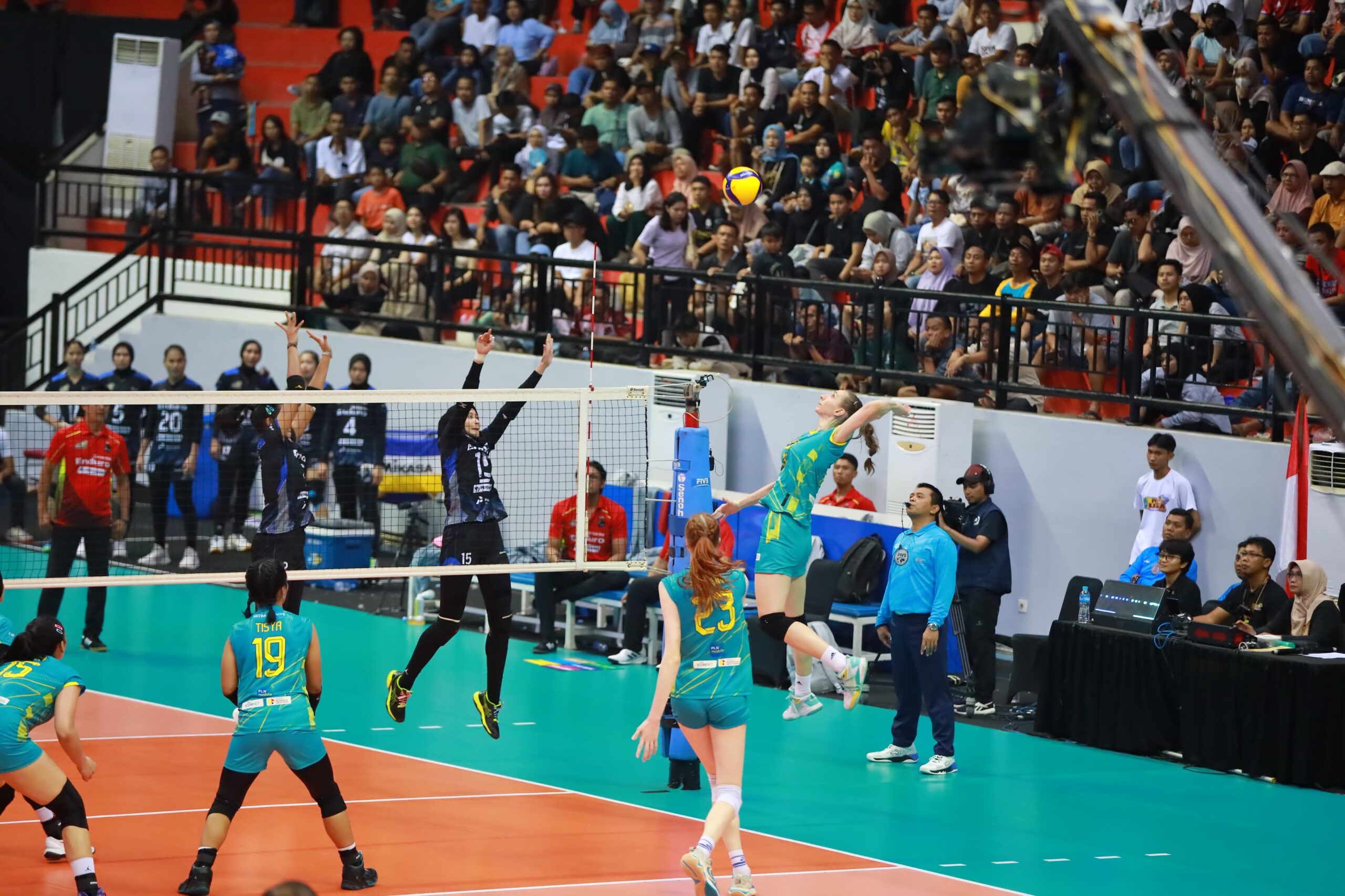 Kembali ke Jalur Kemenangan, Jakarta Electric PLN Tekuk Pertamina Enduro 3-1 di Final Four Proliga 2024