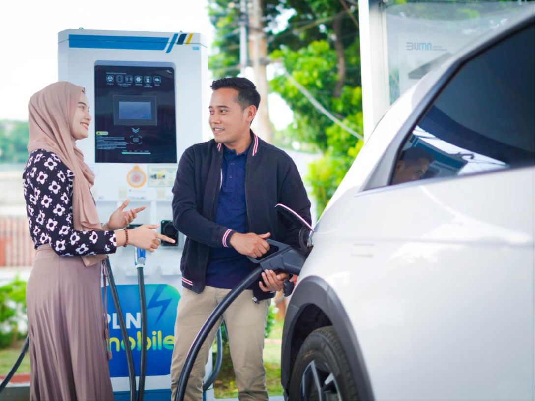 PLN Terus Genjot Penambahan Charging Station Kendaraan Listrik di Berbagai Daerah